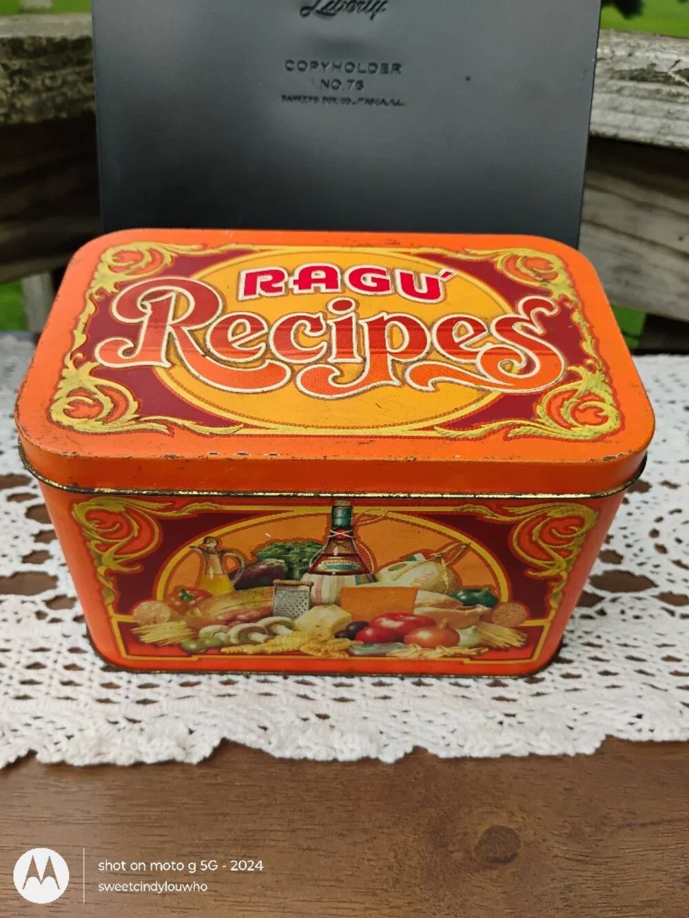 vintage Ragu metal recipe box w recipe contents included 1980s made England